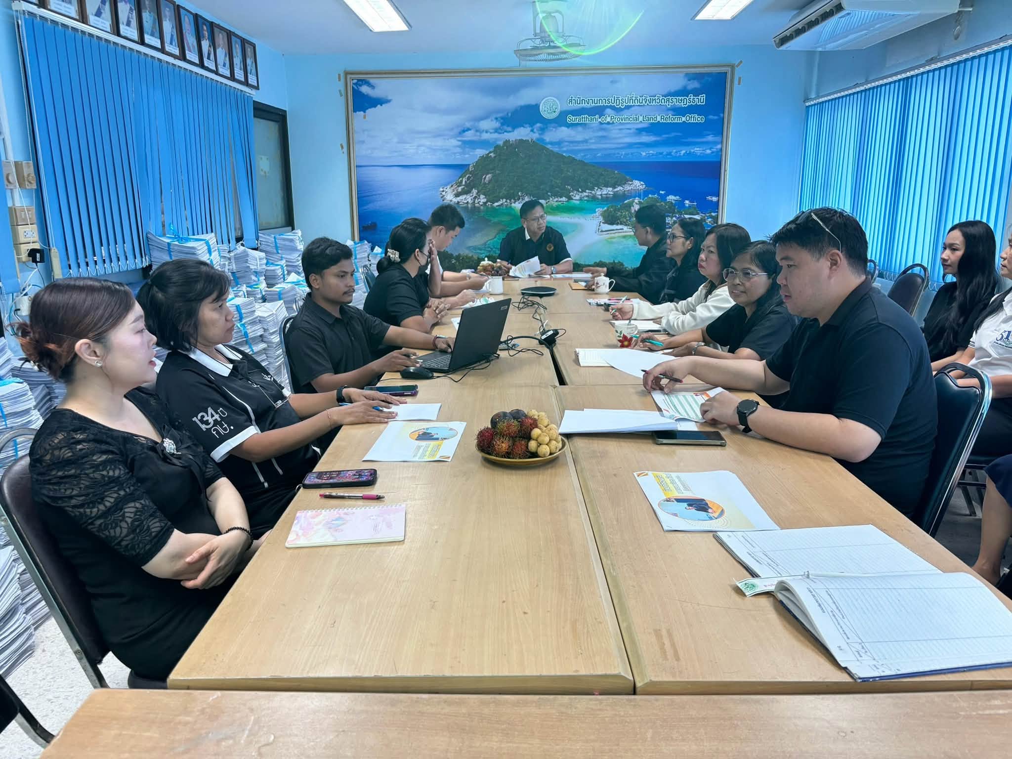 title - ผู้ตรวจราชการกรม ประชุมตรวจติดตามผลการดำเนินงาน ตามแผนการตรวจราชการ ของ ส.ป.ก. ประจำปีงบประมาณ พ.ศ.2569 รอบ 2 จังหวัดสุราษฎร์ธานี